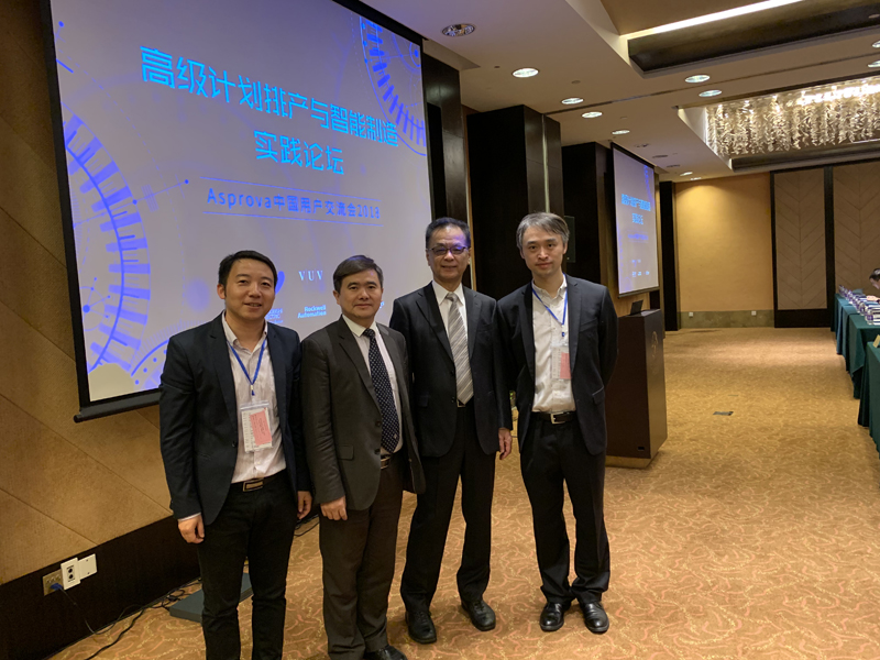 屏幕合影2.jpg 屏幕合影2.jpg